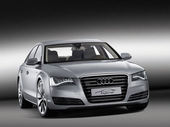 Naujoji hibridinę „Audi A8“ versija